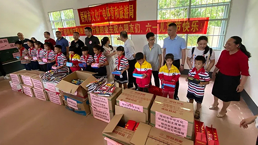 愛(ài)心回饋 筑夢(mèng)教育 | 百裕集團(tuán)以行動(dòng)助力公益，點(diǎn)亮童真夢(mèng)想！