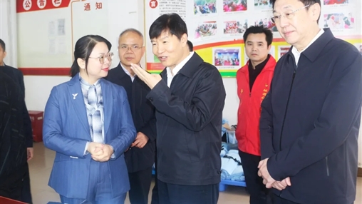 廣西壯族自治區(qū)黨委委員、常委、副書記劉小明蒞臨百裕集團(tuán)環(huán)江車間調(diào)研