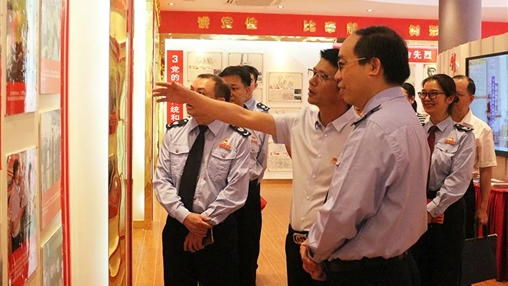 岑溪市稅務(wù)局、岑溪市農(nóng)村商業(yè)銀行黨組成員交流團蒞臨百裕集團參觀交流